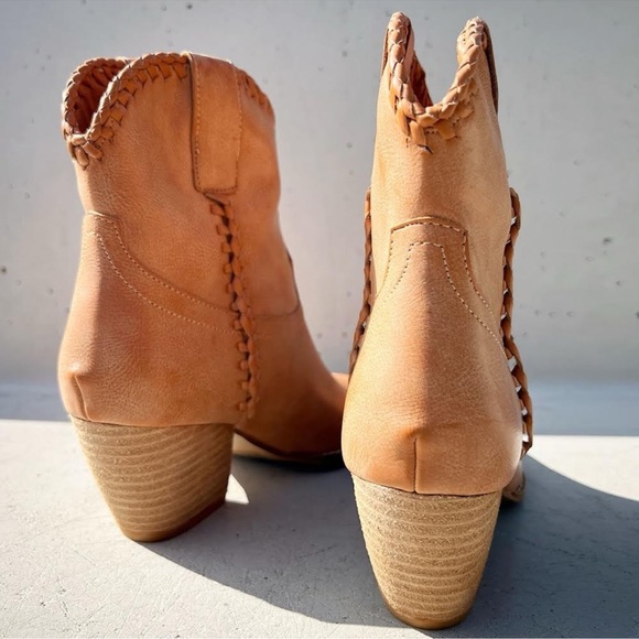 NEW Western Cowboy Whipstitched Ankle Boots
Pointy Toe Block Heel Distress Taupe - Picture 12 of 15